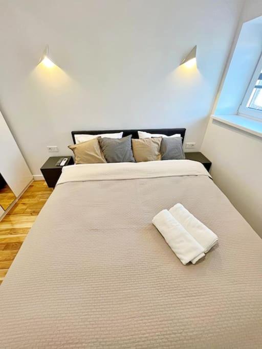 White 1 Bd Old Town Apartment By Hostlovers 카우나스 외부 사진