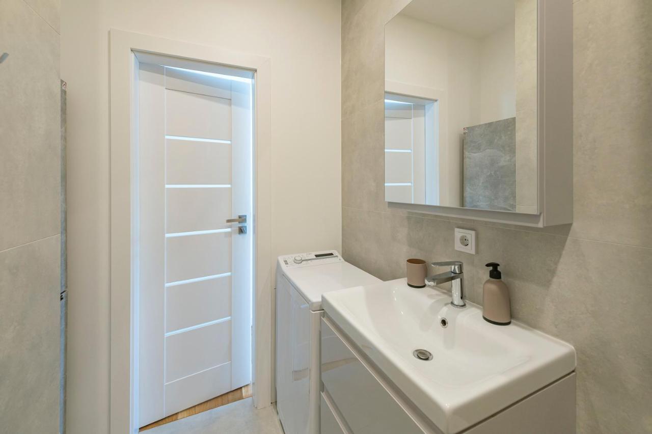 White 1 Bd Old Town Apartment By Hostlovers 카우나스 외부 사진